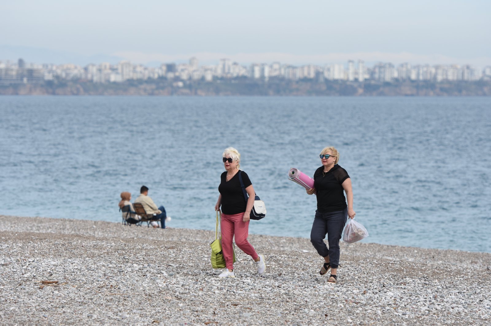 Tourists walk on a beach in Antalya, southern Türkiye, March 21, 2023. (AA Photo)