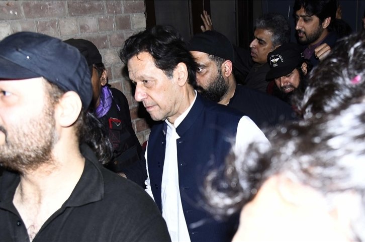 Pengadilan membebaskan mantan Perdana Menteri Pakistan Khan hingga minggu depan