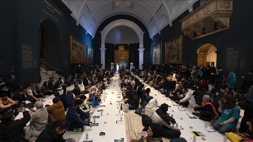 Mass iftar program held in Victoria and Albert, one of the most visited museums in London, during the holy month of Ramadan, U.K., March 24, 2023. (AA Photo)