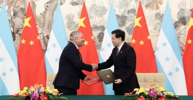 Chinese Foreign Minister Qin Gang (R) and Honduras Foreign Minister Eduardo Enrique Reina shake hands in Beijing, China, March 26, 2023. (Reuters Photo)