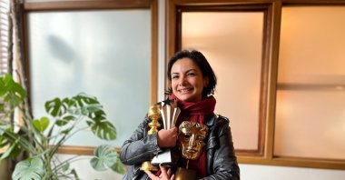 Set designer Merve Çaydere poses with the awards for &quot;Guillermo del Toro&#039;s Pinocchio,&quot; U.S, March 22, 2023. (IHA Photo)