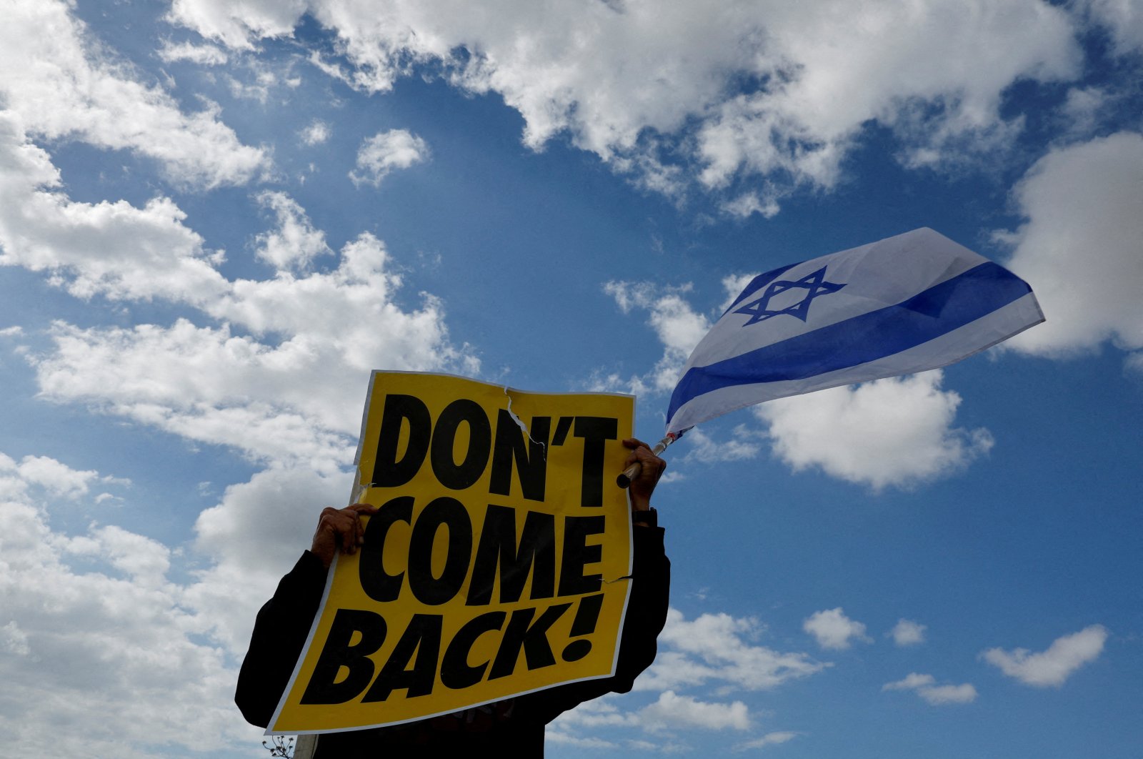 Penerbangan dari bandara Israel dihentikan karena serikat pekerja menyerukan pemogokan umum