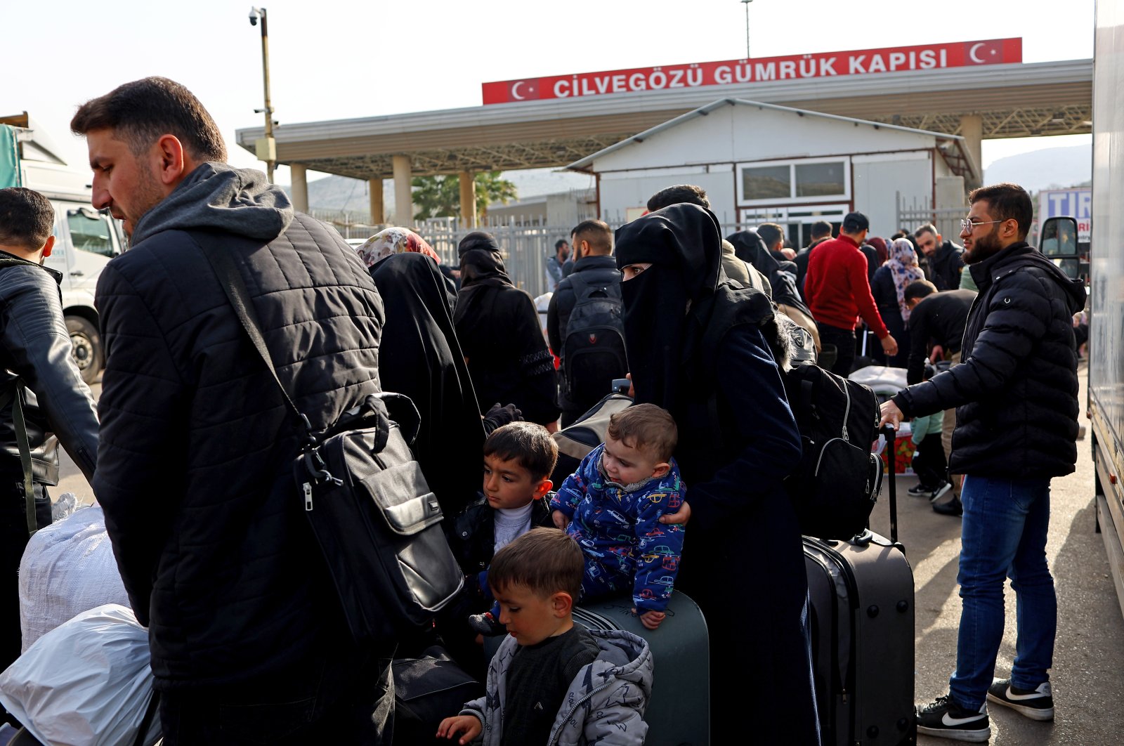 Syrians, who were residing in the southern Hatay province, wait to cross the Turkish-Syrian border at the Cilvegözü border gate, Türkiye, March 3, 2023. (EPA Photo)