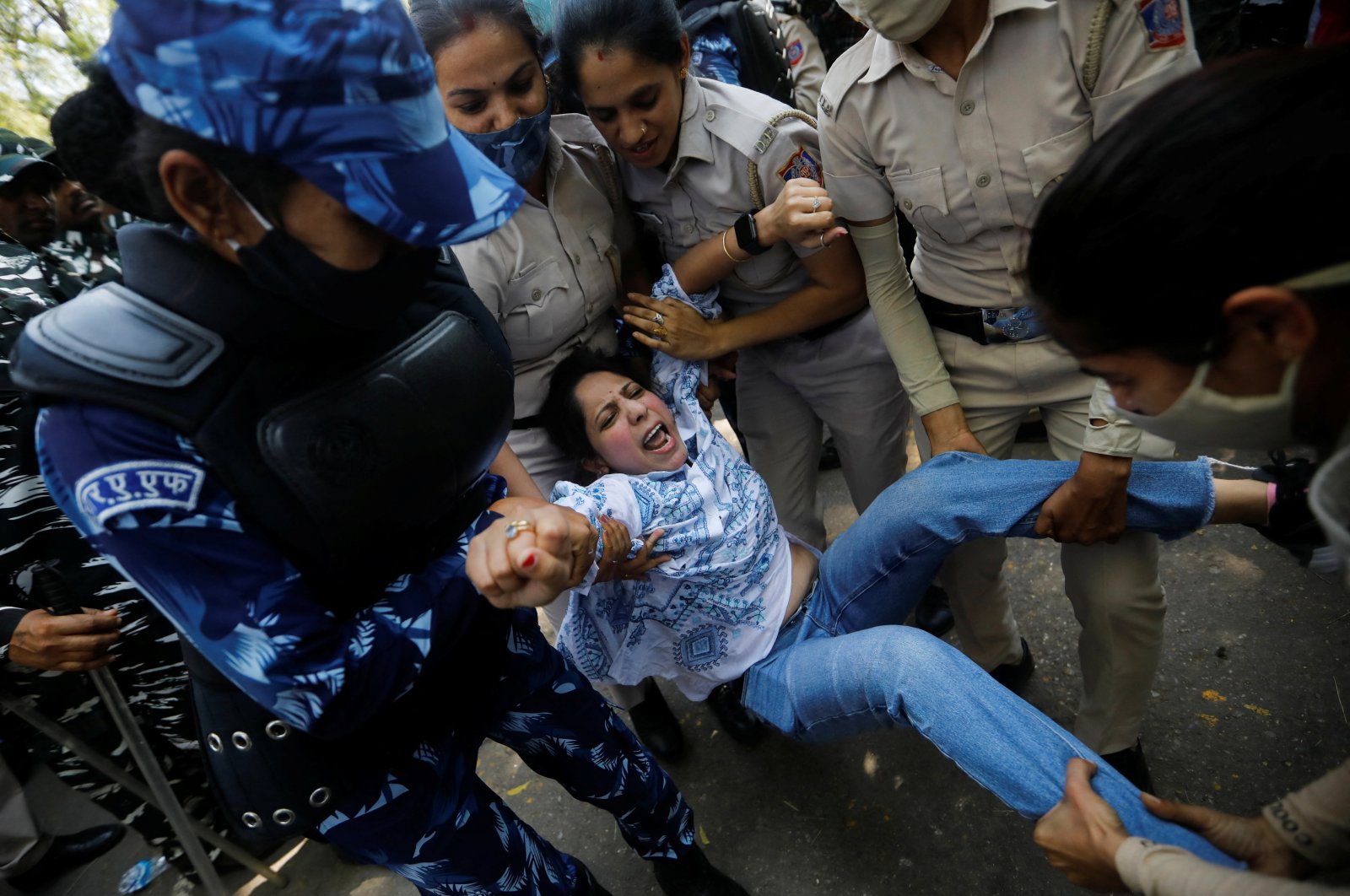 Police officers detain a supporter of India&#039;s main opposition Congress party during a protest, New Delhi, India, March 27, 2023. (Reuters Photo)