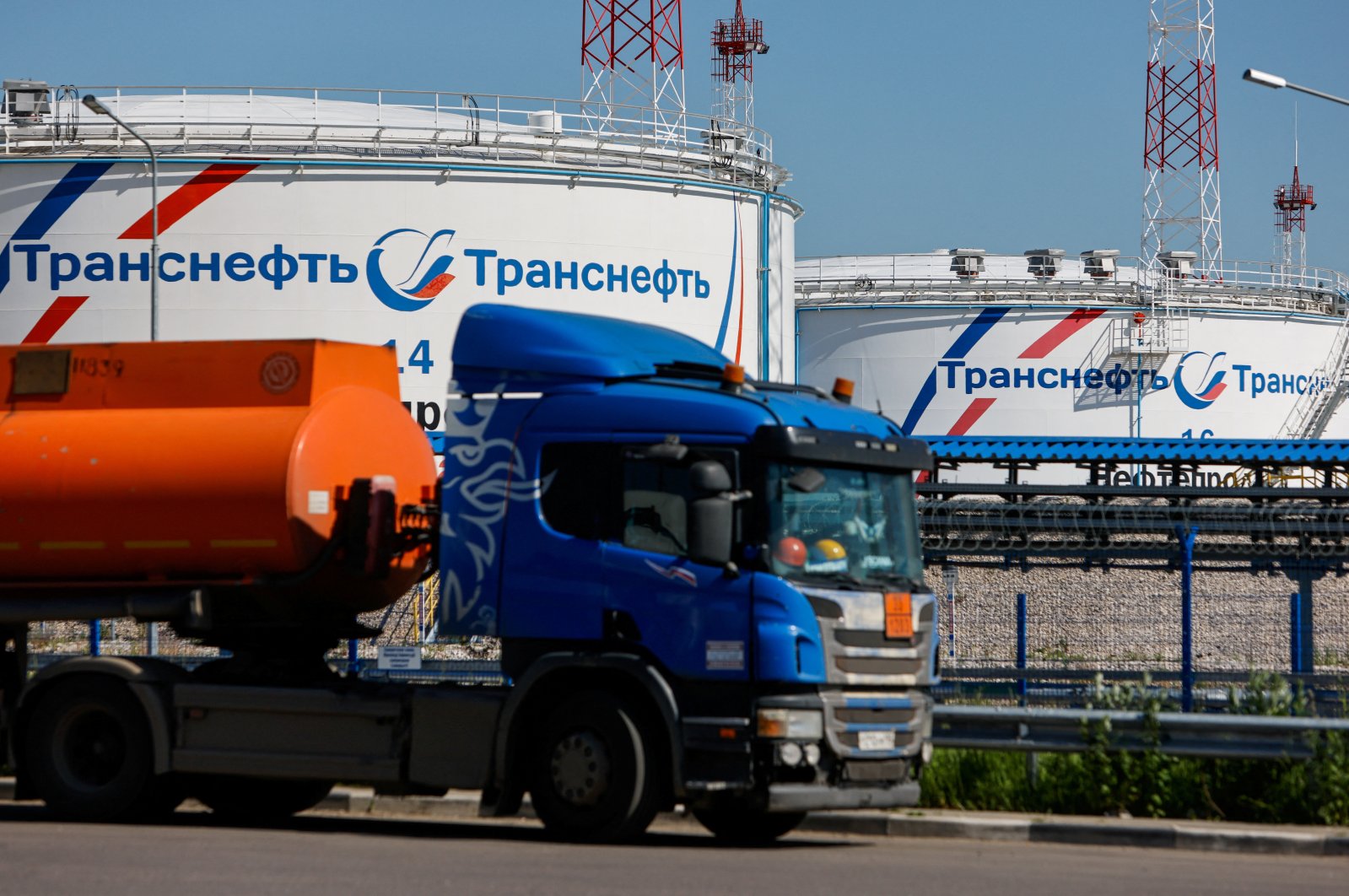 A petrol truck is parked near oil tanks at Volodarskaya LPDS production facility owned by the Transneft oil pipeline operator in the village of Konstantinovo, Moscow region, Russia, June 8, 2022. (Reuters Photo)