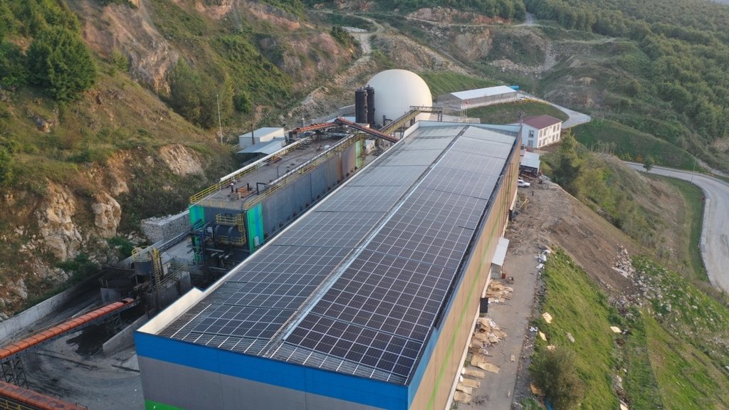 Electricity generated to meet the needs of 5,323 households from 22,695 tons of waste processed at the Solid Waste Separation, Processing and Energy Generation Facility in Düzce, Türkiye, March 28, 2023. (AA Photo)