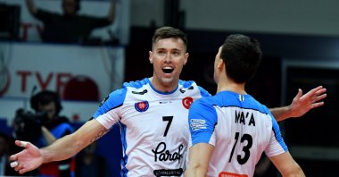 Halkbank's spiker, Thomas Jaeschke (L), celebrates with teammate Micah Ma'a during a match against Ziraat Bankkart, Ankara, Türkiye, March 7, 2023. (AA Photo)