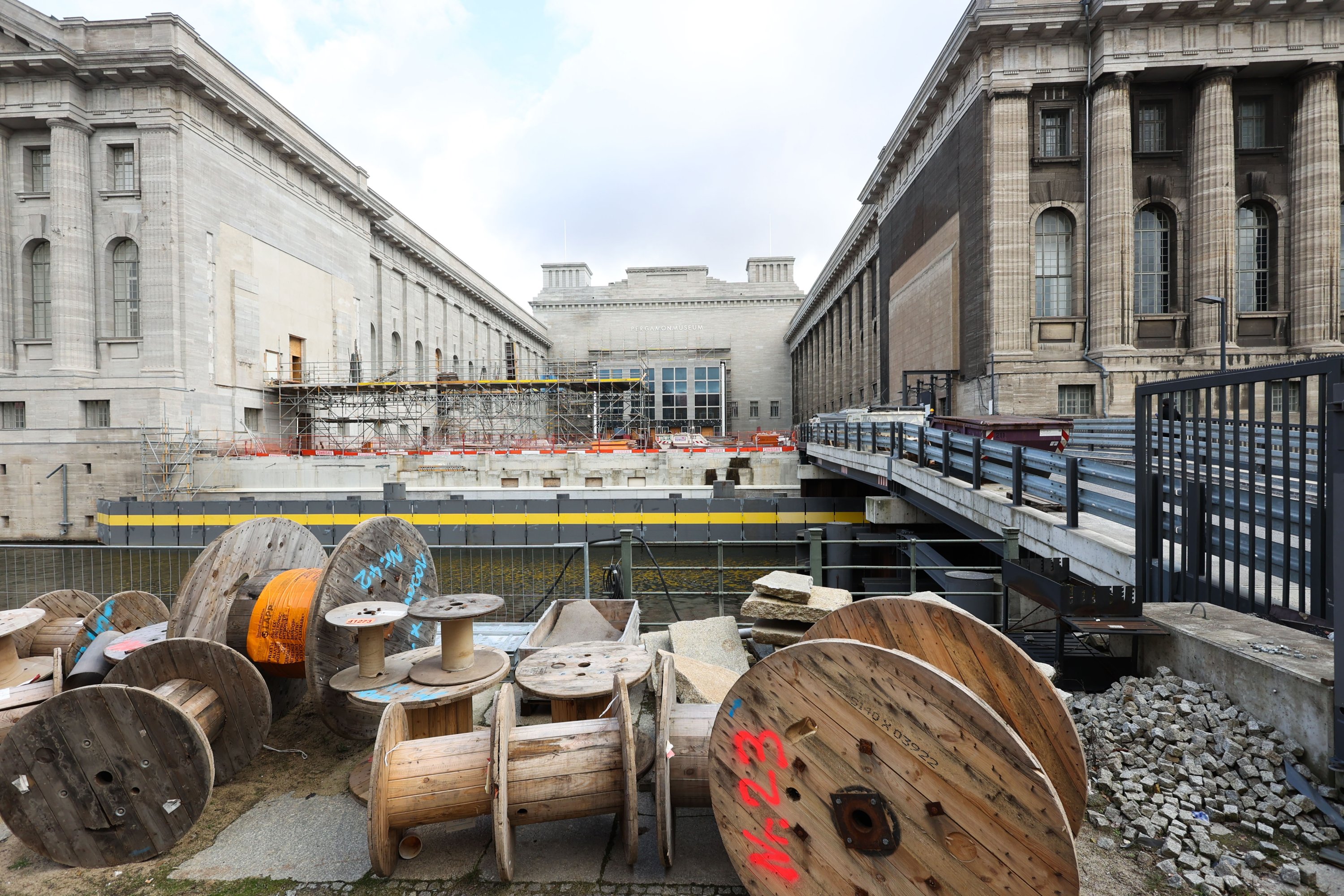 Pergamon, salah satu museum paling populer di Jerman, harus ditutup total selama sekitar empat tahun karena pekerjaan renovasi besar-besaran, Jerman, 27 Maret 2023. (Foto dpa)
