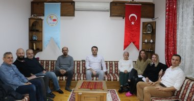 The Culture and Solidarity Association for Thrace and Balkan Turks (BAK-TÜRK) members assemble to distribute roles in preparations to ensure dual citizens get to vote in Bulgaria's upcoming elections in Kocaeli province, Türkiye, March 29, 2023. (AA Photo)
