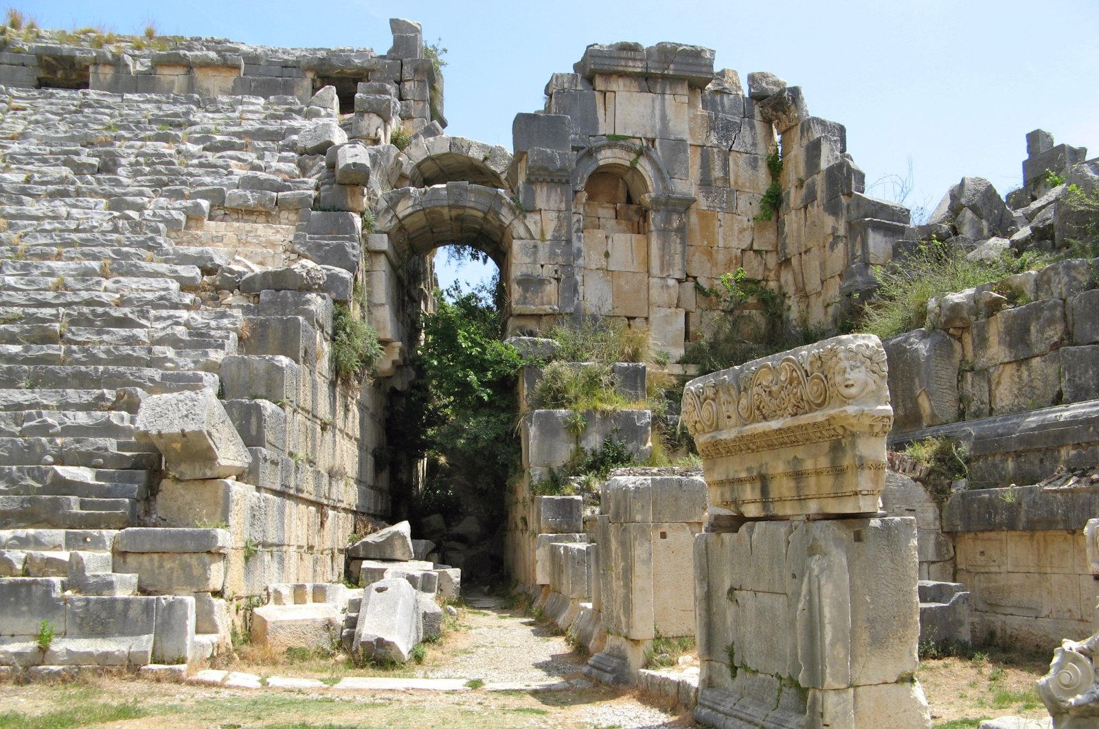 Membuka teater kuno Türkiye, tempat sejarah dan seni bertemu