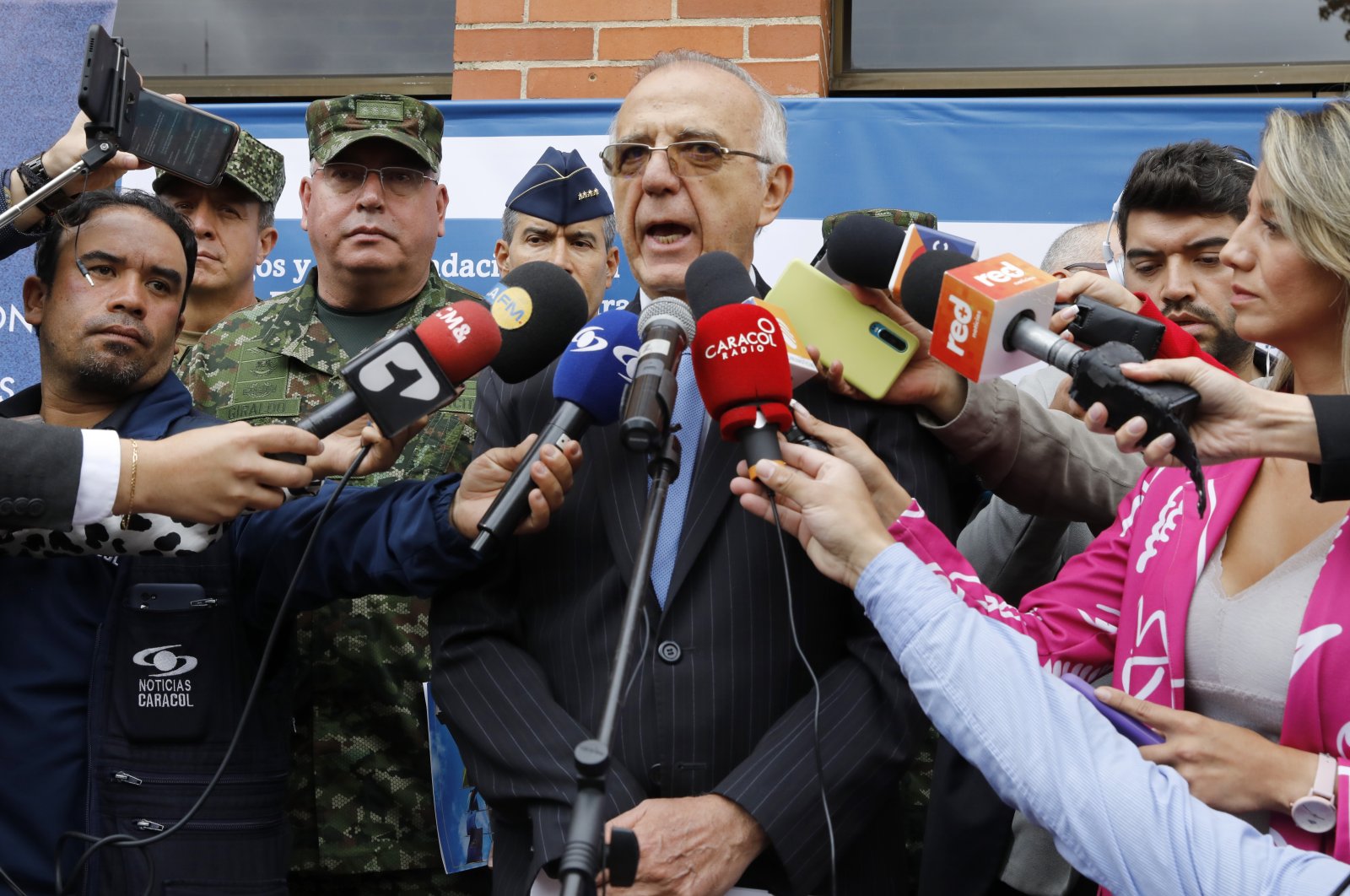 Colombian Defense Minister Ivan Velasquez (Center) speaks to the press after a discussion on the opportunities and prospects for the Public Force given the recommendations of the Final Report of the Truth Commission, in Bogota, Colombia, March 29, 2023. (EPA Photo)