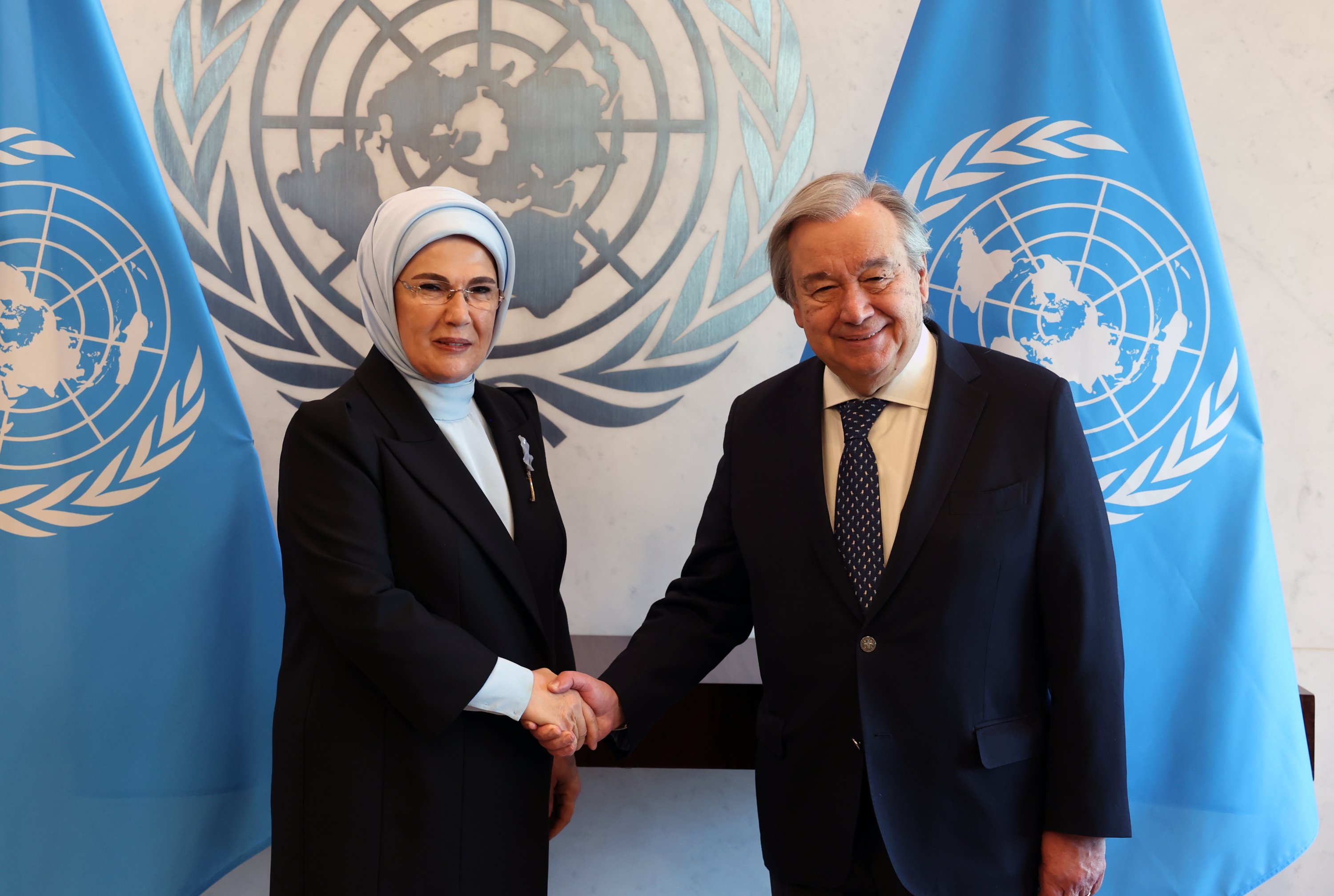 Ibu Negara Türkiye Emine Erdoğan bertemu dengan Sekretaris Jenderal PBB Antonio Guterres, di New York, AS, 30 Maret 2022. (Foto AA)