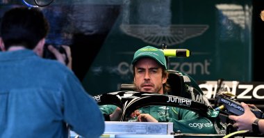 Aston Martin&#039;s Spanish driver Fernando Alonso sits in his car ahead of the 2023 Formula One Australian Grand Prix at the Albert Park Circuit, Melbourne, Australia, March 30, 2023. (AFP Photo)