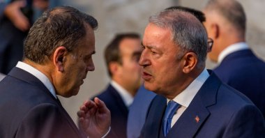Turkish Defence Minister Hulusi Akar (R) speaks with Nikos Panagiotopoulos (L), in Brussels, Belgium, Jun. 16, 2022. (Getty Images)
