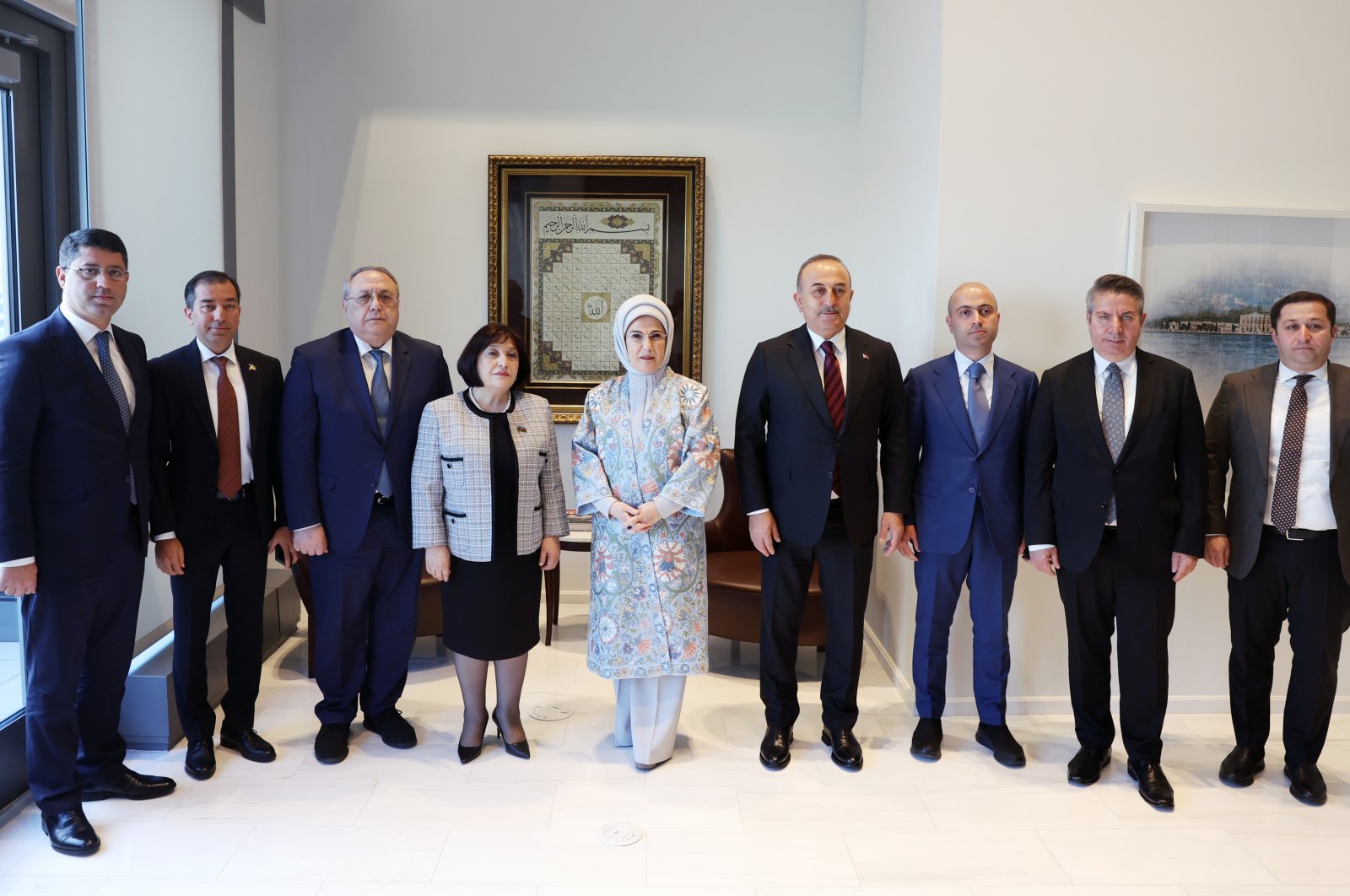 First Lady Emine Erdoğan (C), President of the Azerbaijan National Assembly, Sahibe Gafarova (4th R), Foreign Minister Mevlüt Çavuşoğlu (4th L) and dignitaries, New York, U.S., March 30, 2023. (AA Photo)