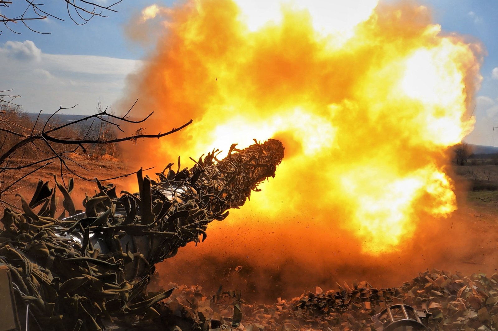 A Ukrainian T-72 tank fires at Russian positions on the front line near Bakhmut, March 26, 2023. (AFP Photo)