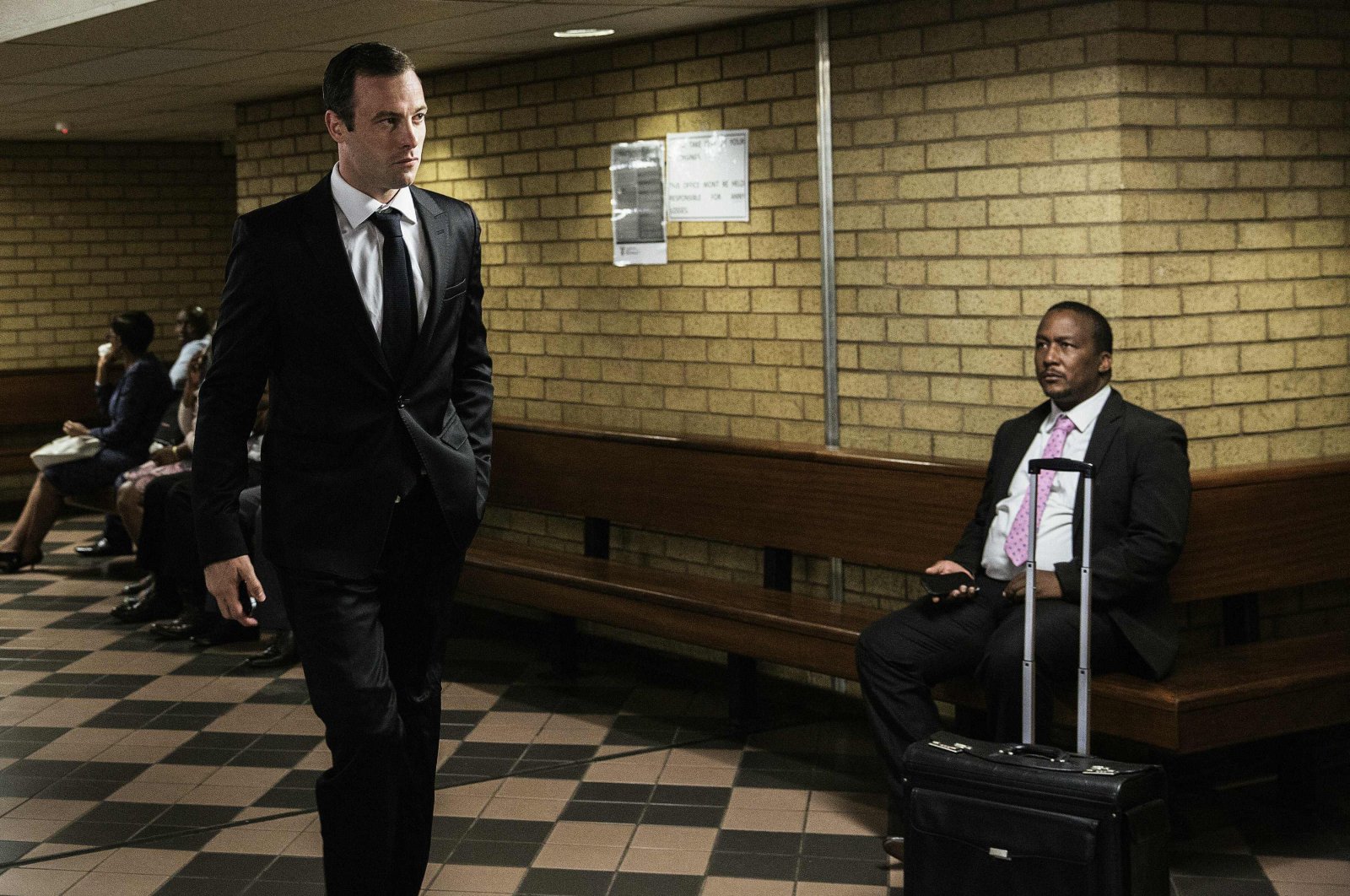 South African Paralympian Oscar Pistorius (L) arrives at Pretoria High Court for a postponement hearing in his murder case, Pretoria, South Africa, April 18, 2016. (AFP Photo)