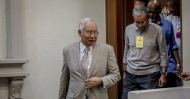 Former Malaysian Prime Minister Najib Razak walks into Kuala Lumpur High Court, Kuala Lumpur, Malaysia, May 17, 2019. (Getty Images Photo)