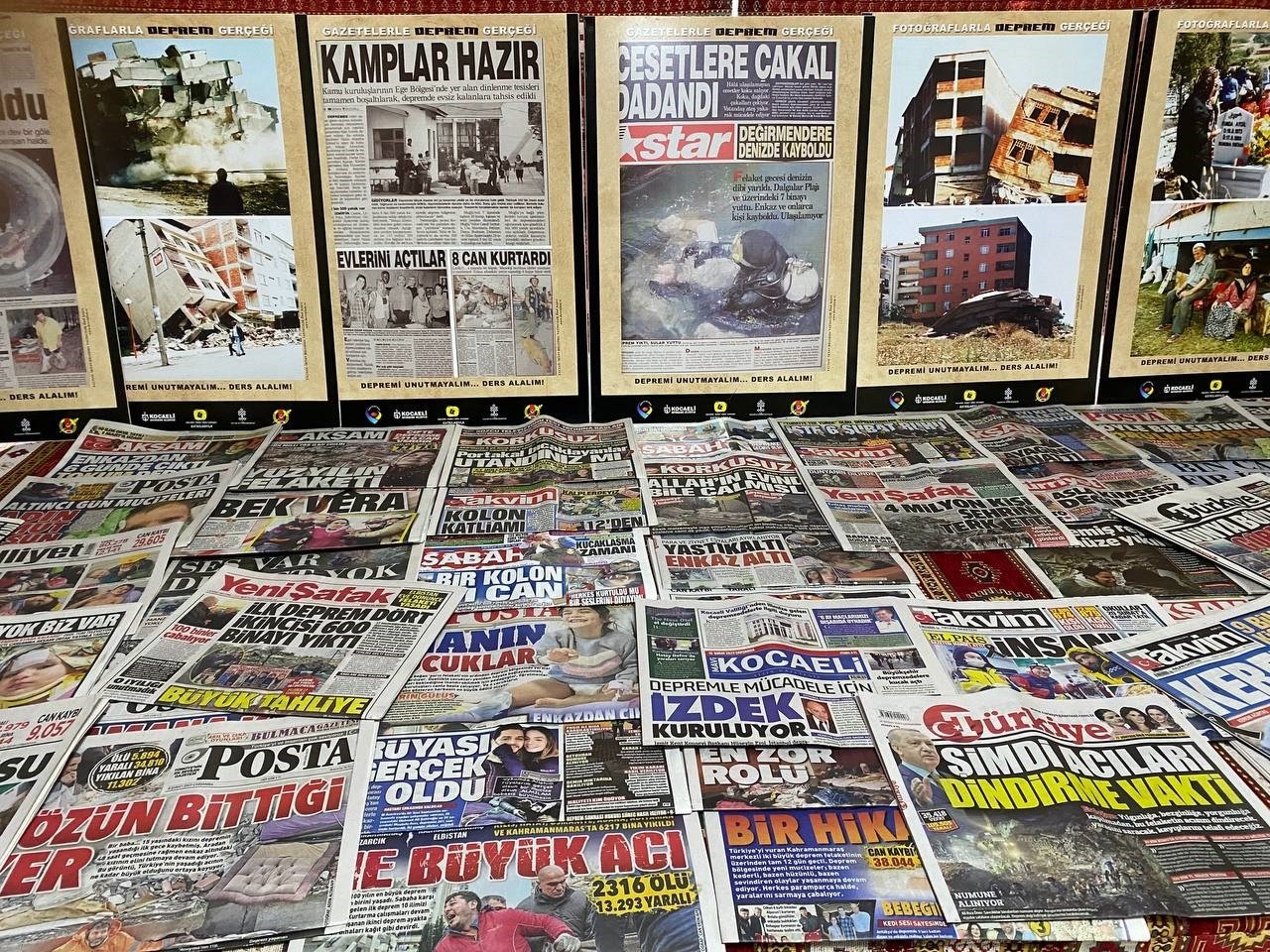A collection of newspapers of past earthquakes are displayed in the exhibition, Kocaeli, Türkiye, April 2, 2023. (IHA Photo)