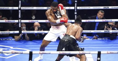 Jermaine Franklin, right, strikes Anthony Joshua during a heavyweight boxing match at The O2, London, UK., April 1, 2023. (AP Photo)