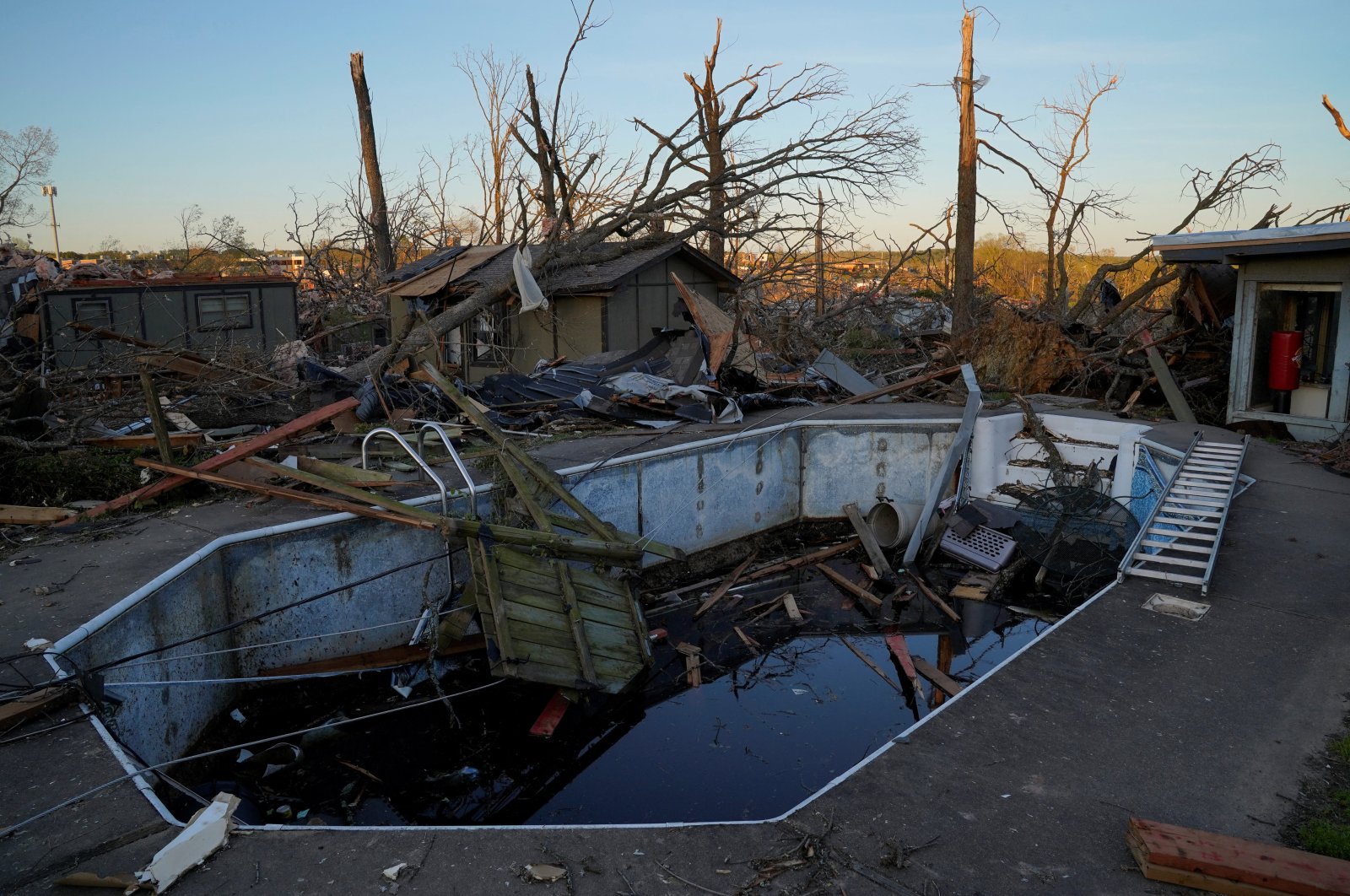 Korban tewas mencapai 26 saat badai mematikan, tornado melanda AS
