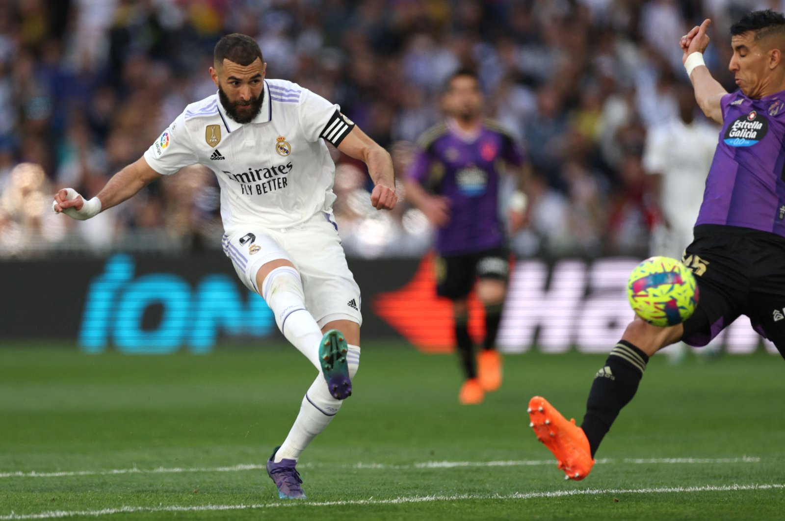 Real Madrid&#039;s French forward Karim Benzema scores his team&#039;s second goal during the Spanish league football match against Real Valladolid FC at the Santiago Bernabeu stadium, Madrid, Spain, April 2, 2023. (AFP Photo)