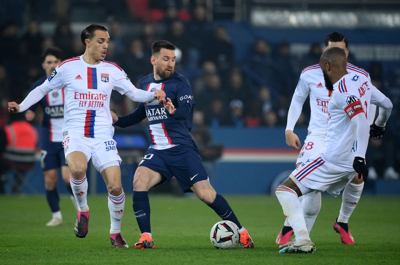Kemiringan gelar jatuh: Harapan gelar PSG terhenti dengan kekecewaan Lyon