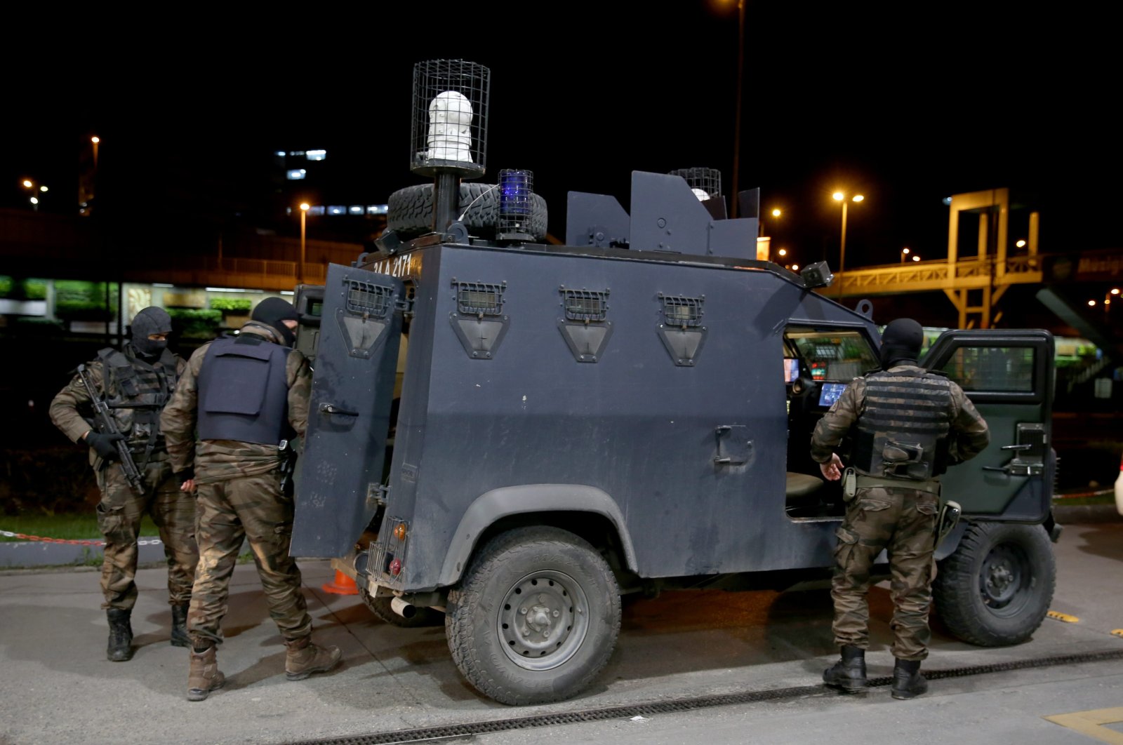 Special Operations squads prepare for a counterterrorism operation in Istanbul, March 17, 2017. (AA File Photo)
