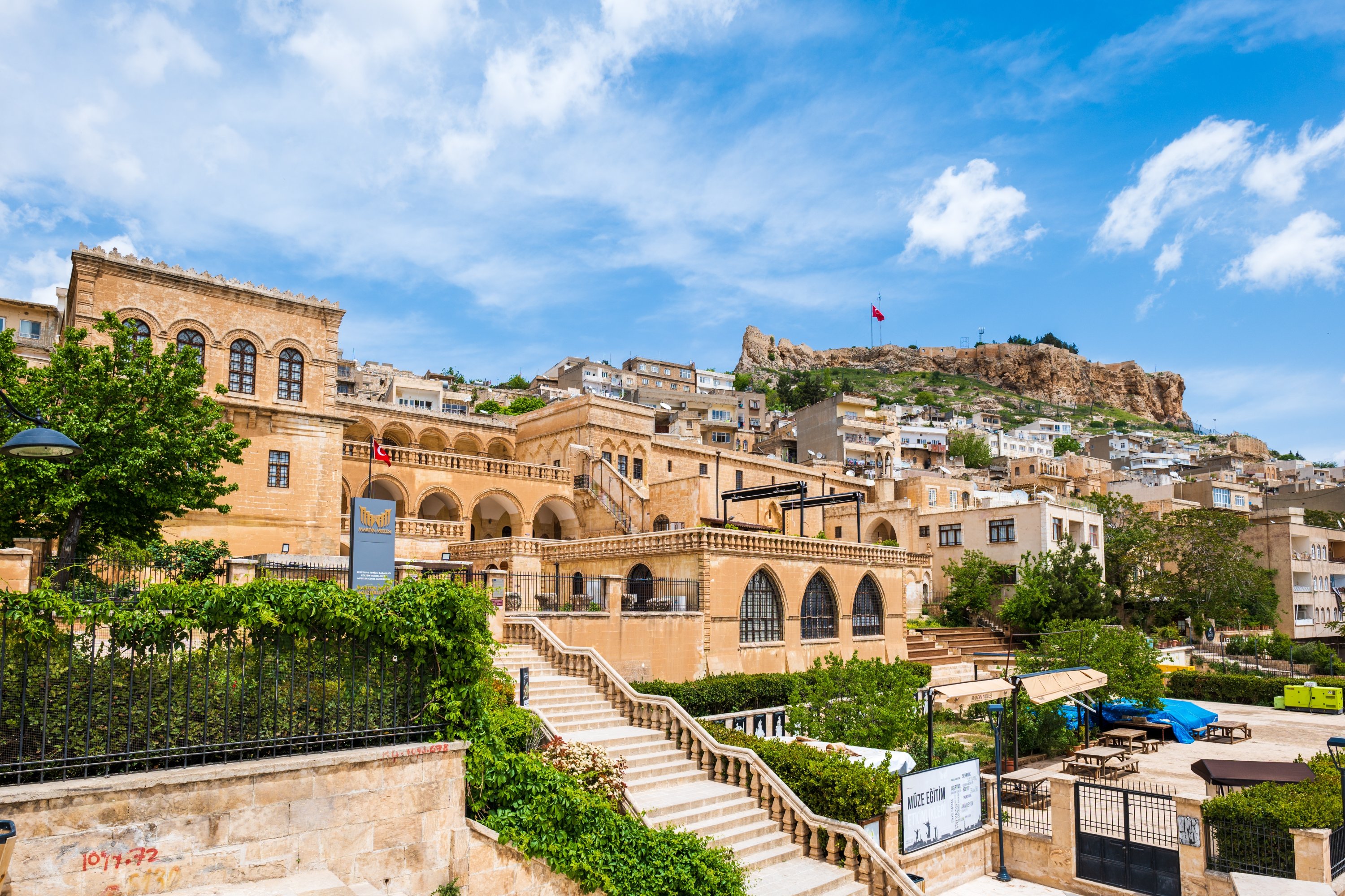 Museum Mardin dan arsitektur kota tua serta pemandangan kastil di puncaknya.  (Foto Shutterstock)