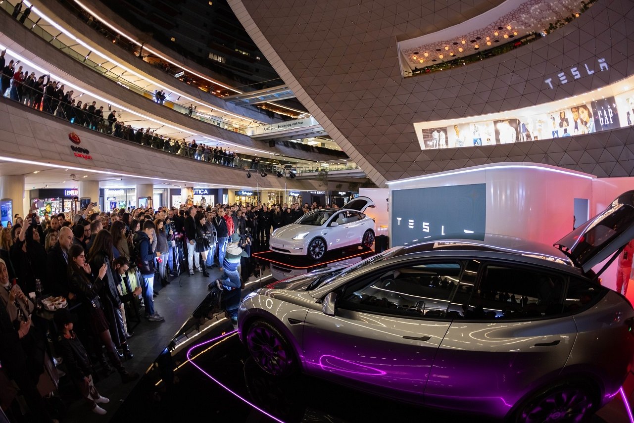 Tesla vehicles showcased during the brand&#039;s launch in Türkiye in a shopping mall in Istanbul, Türkiye, April 3, 2023. (DHA Photo)
