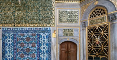 The entrance of the tomb of Hazrat Abu Ayub Ansari, Eyüp Sultan Mosque, Istanbul, Türkiye, Sept. 1 2022. (Shutterstock Photo)