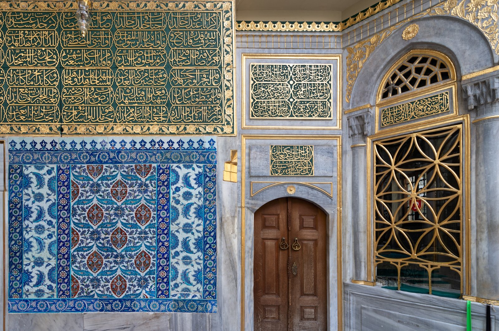 The entrance of the tomb of Hazrat Abu Ayub Ansari, Eyüp Sultan Mosque, Istanbul, Türkiye, Sept. 1 2022. (Shutterstock Photo)