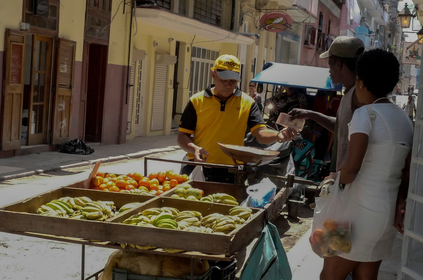Cubans buy food, in Havana, Cuba on March 31, 2023. (AFP Photo)