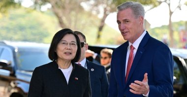 U.S. House Speaker Kevin McCarthy (R) welcomes Taiwanese leader Tsai Ing-wen in Simi Valley, California, U.S., April 5, 2023. (AFP Photo)