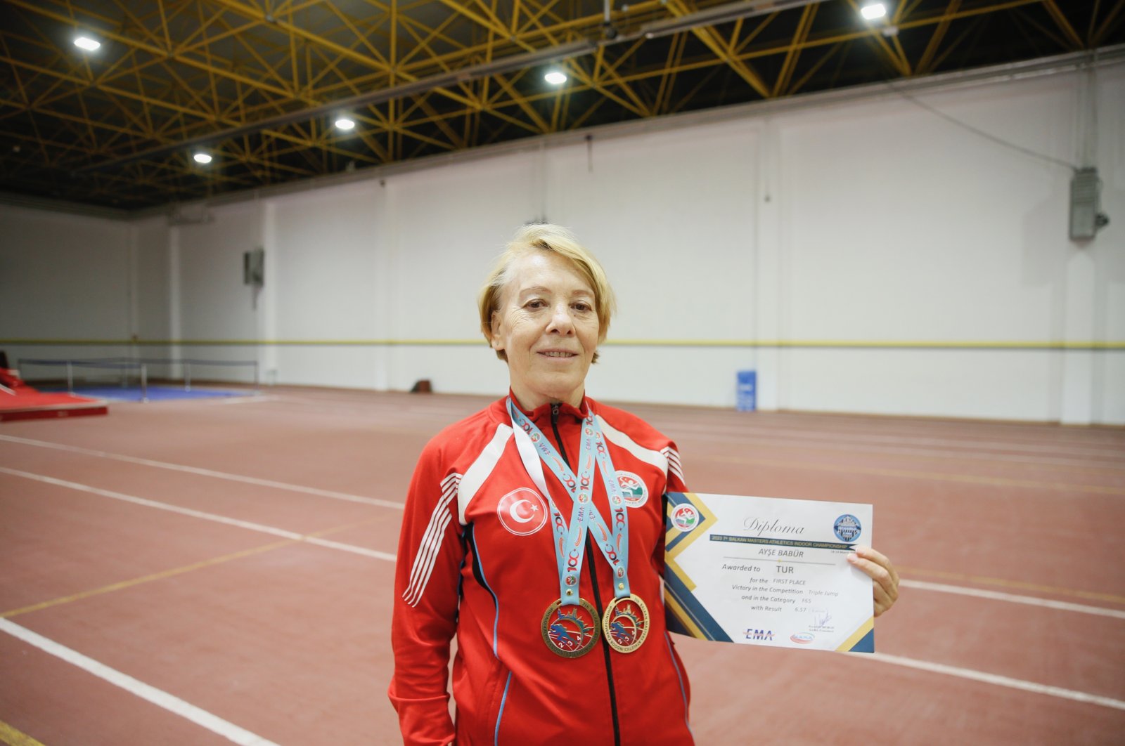 Ayşe Babür dari Türkiye mencapai puncak baru dalam karir olahraganya yang berusia 57 tahun