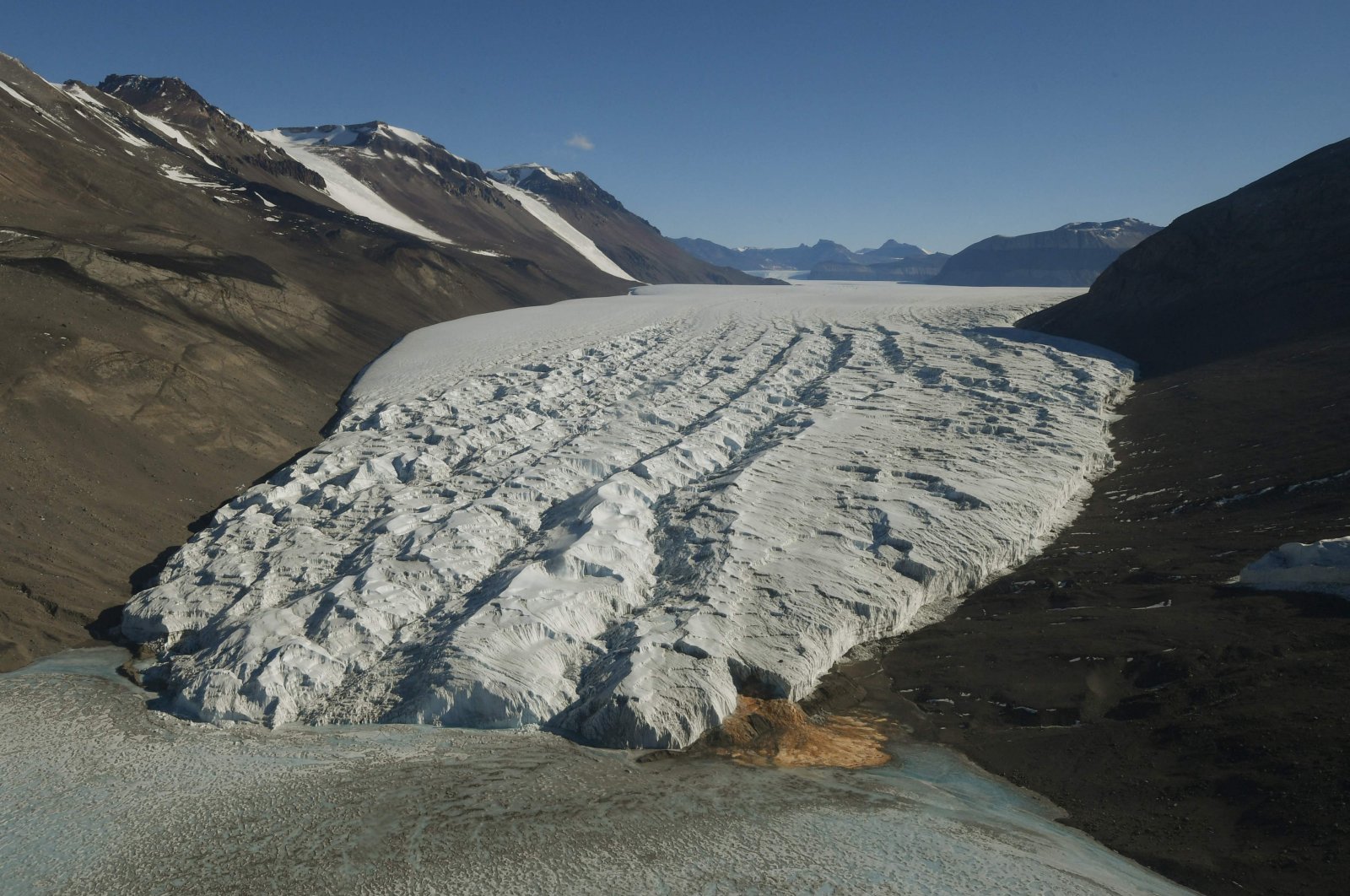 Maret terhangat ke-2 di Bumi tercatat sebagai es Antartika pada rekor terendah