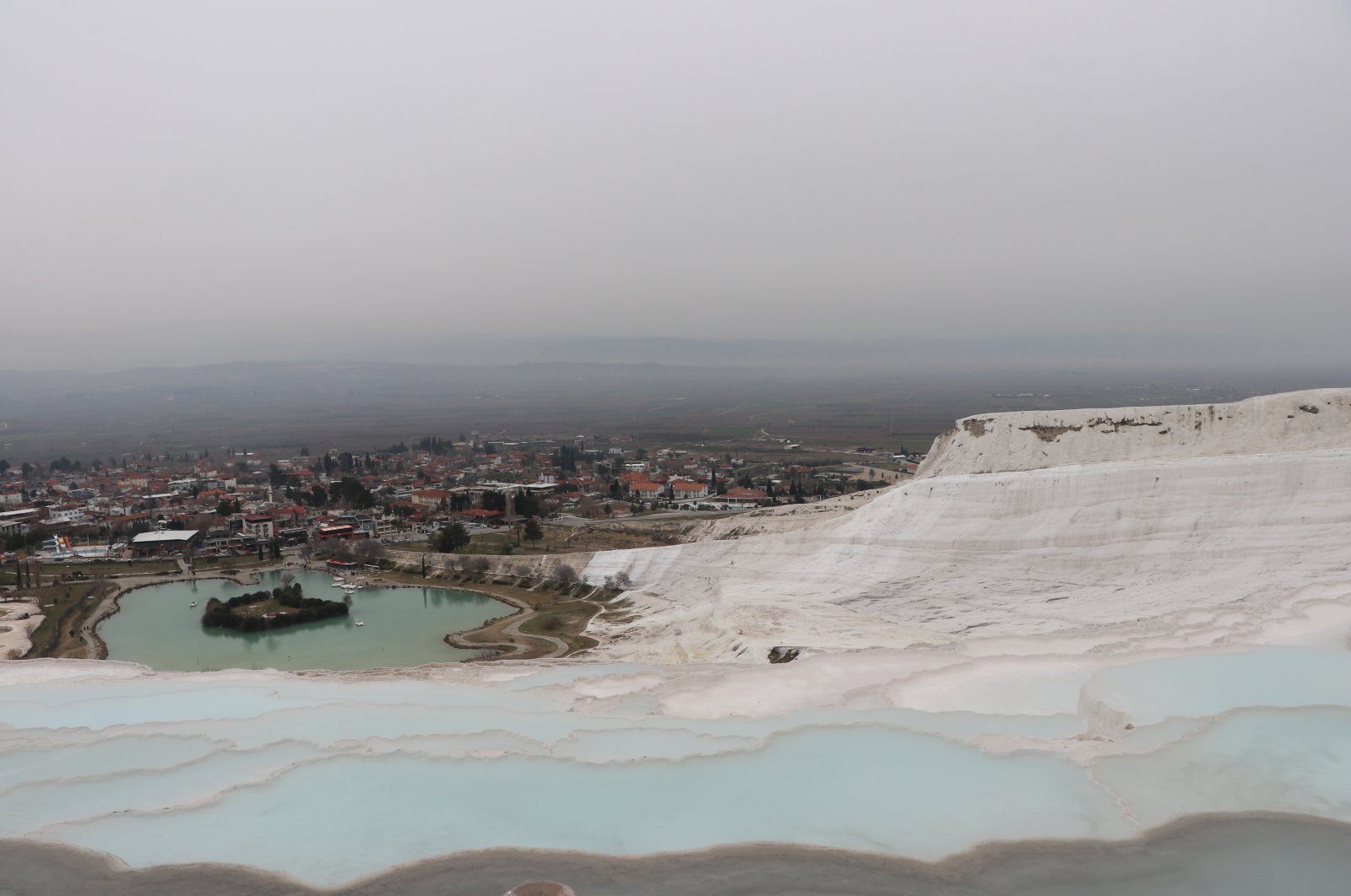 Mata air panas Türkiye Pamukkale, Muğla barat menunjukkan harapan tinggi untuk kedatangan turis