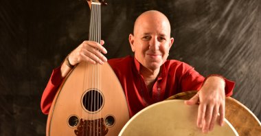 Yinon Muallem poses with his instruments. (Photo courtesy of Cemal Reşit Rey Arts Center)