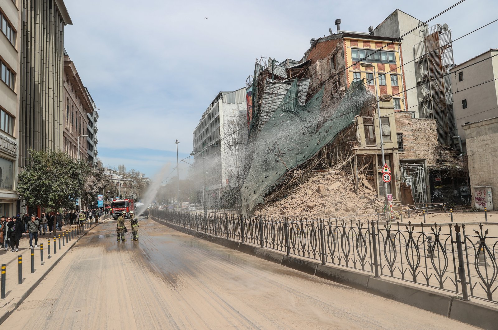 Sekitar 3.500 bangunan di distrik pusat Istanbul terancam runtuh
