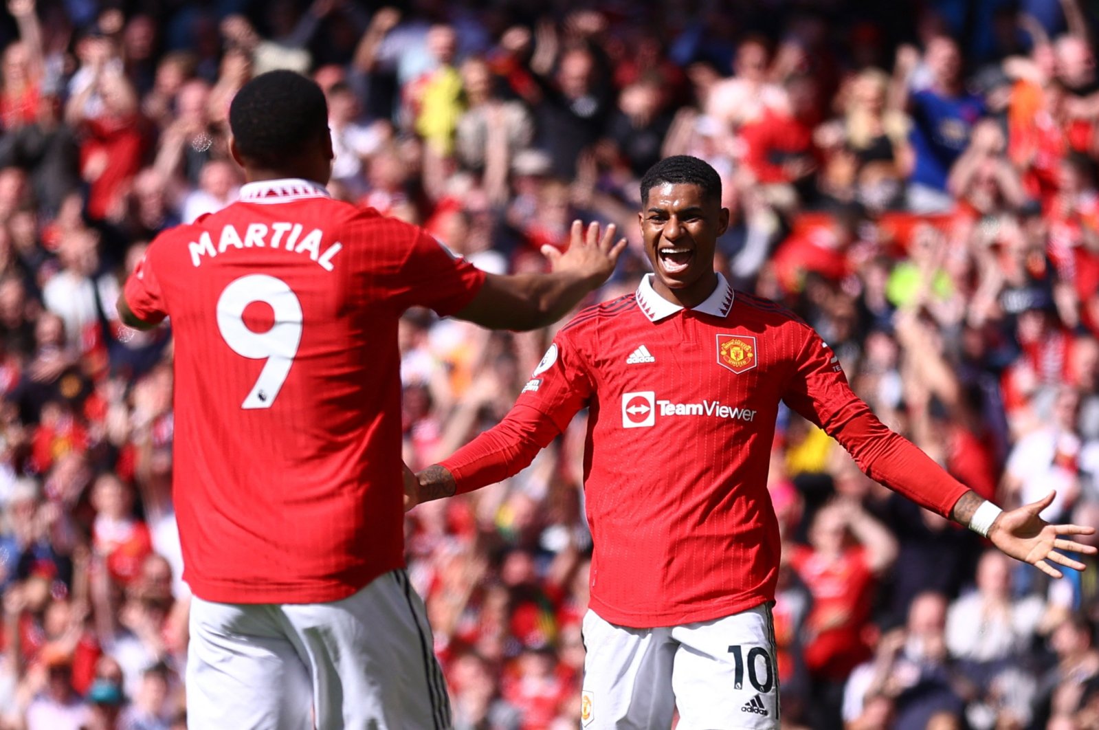 CL dreams: Man United hangs onto 3rd place with 2-0 Everton win