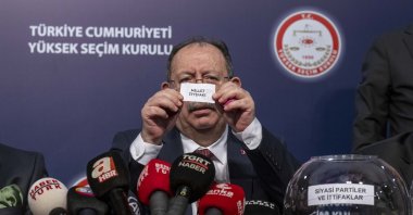 Supreme Election Council (YSK) chief Ahmet Yener holds up a piece of paper that reads “Nation Alliance” in Turkish as the council draws lots to determine parties’ ballot order for the upcoming election in Ankara, Türkiye, April 8, 2023. (AA Photo)