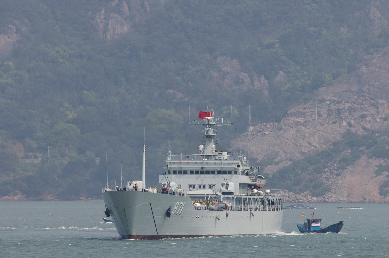 A Chinese warship sails during a military drill near Fuzhou, Fujian Province, near the Taiwan-controlled Matsu Islands, China, April 8, 2023. (Reuters Photo)