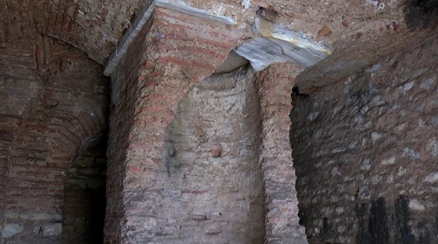 Terowongan bawah tanah berusia 1.500 tahun ditemukan di Istanbul, Türkiye, 9 April 2023. (Foto DHA)