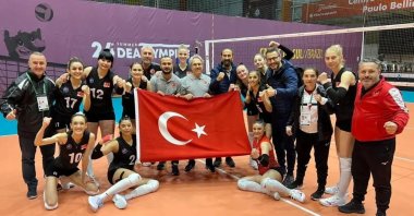 The Turkish deaf women&#039;s volleyball national team poses for a photo, Caxias do Sul, Brazil, May 15, 2021. (AA Photo)