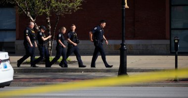 Law enforcement officers respond to an active shooter near the Old National Bank Building, Louisville, Kentucky, April 10, 2023. (AFP Photo)