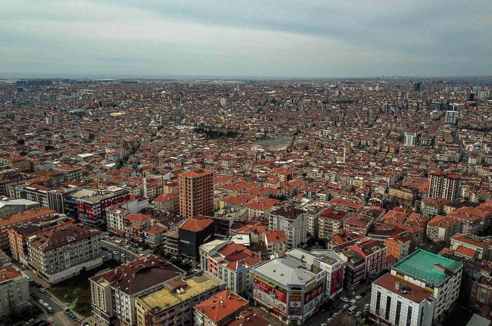 Apartemen-apartemen tua di kawasan pesisir Istanbul dibiarkan kosong setelah gempa 6 Februari