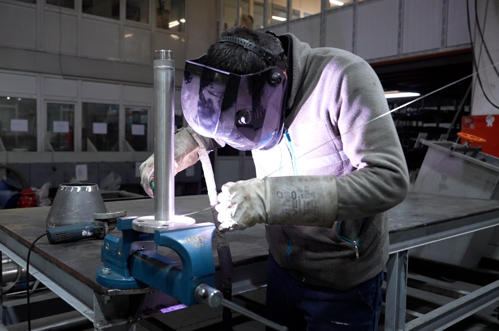 A worker is seen at a factory within an organized industrial zone (OIZ) in Yalova province, northwestern Türkiye. (Togg)