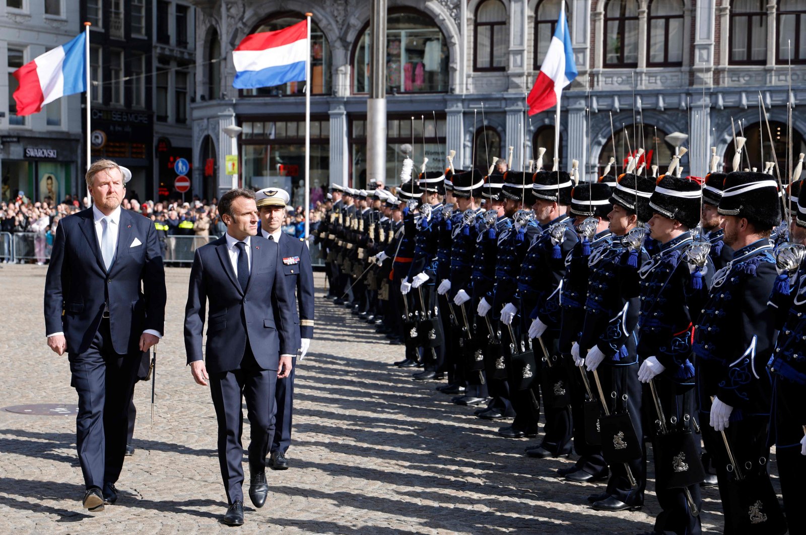 Macron mengunjungi Belanda setelah komentar China menimbulkan gelombang