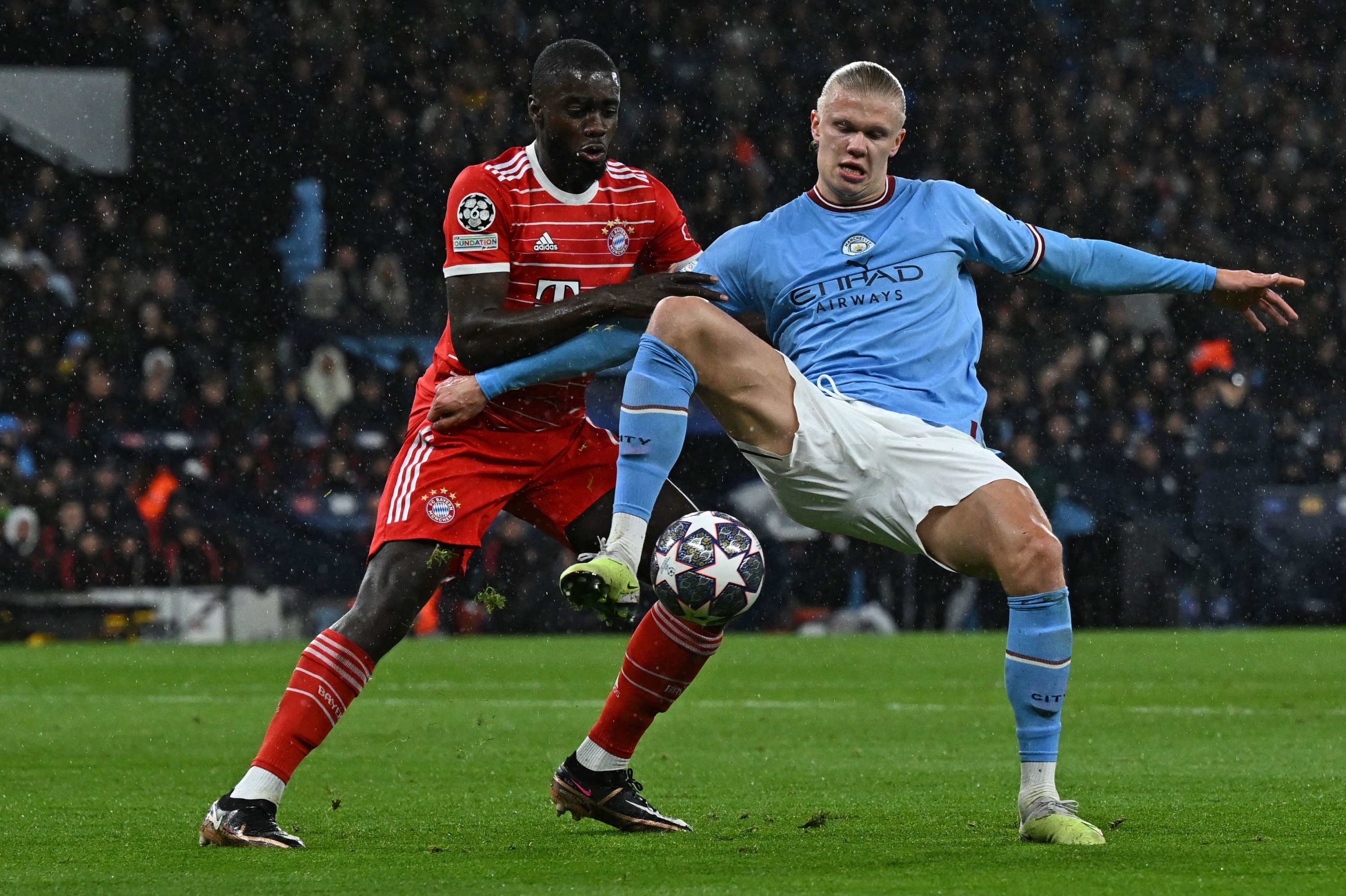 Bayern Munich's French defender Dayot Upamecano (L) vies with Manchester City's Norwegian striker Erling Haaland (R) during the UEFA Champions League quarter final, first leg football match at the Etihad Stadium, Manchester, UK, April 11, 2023. (AFP Photo)