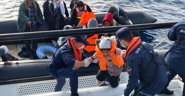 Officers from the Turkish coast guard escort irregular migrants intercepted off Muğla, southwestern Türkiye, April 11, 2023. (AA Photo)